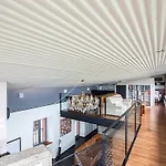 Lakeview Villa, Terrace And Garage 别墅 *