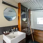 Lakeview Villa, Terrace And Garage 别墅 *