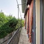Lakeview Villa, Terrace And Garage 别墅 *