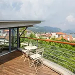 Lakeview Villa, Terrace And Garage 别墅 *