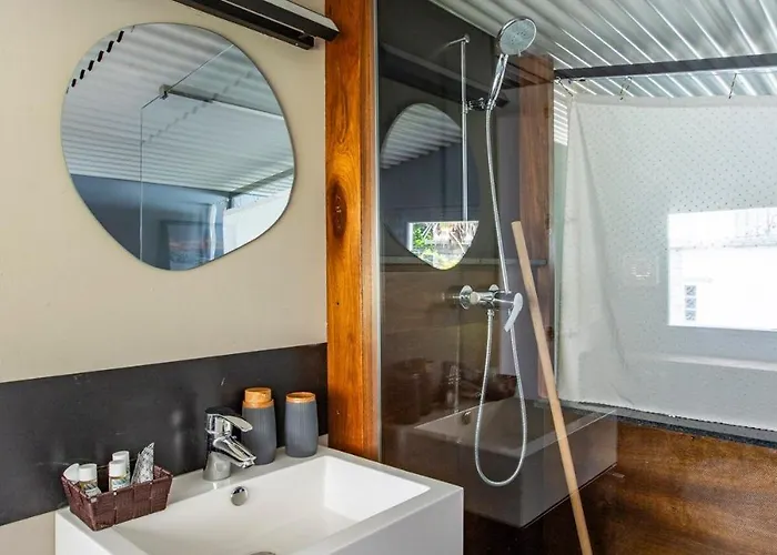 Lakeview Villa, Terrace And Garage 别墅 *