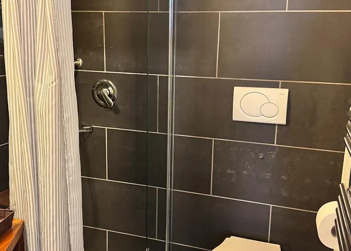 Lakeview Villa, Terrace And Garage 빌라 *