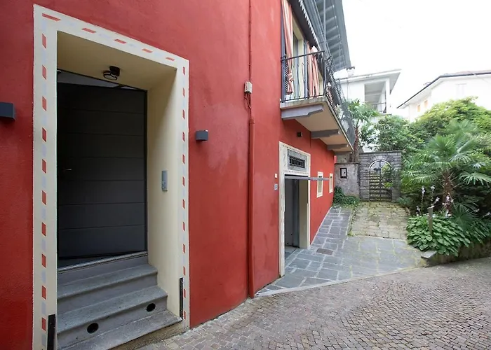 Lakeview Villa, Terrace And Garage 别墅 *