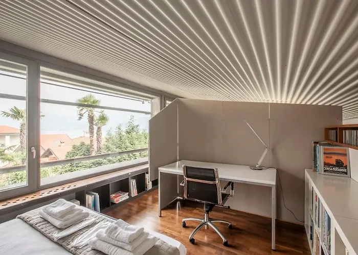 Lakeview Villa, Terrace And Garage 빌라 *