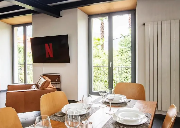 Lakeview Villa, Terrace And Garage 别墅