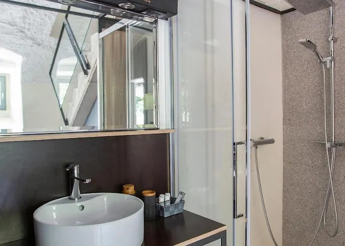 Βίλα Lakeview Villa, Terrace And Garage Στρέσα